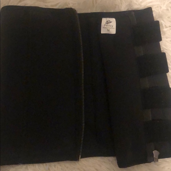 Waist trainer/cincher - Picture 3 of 3